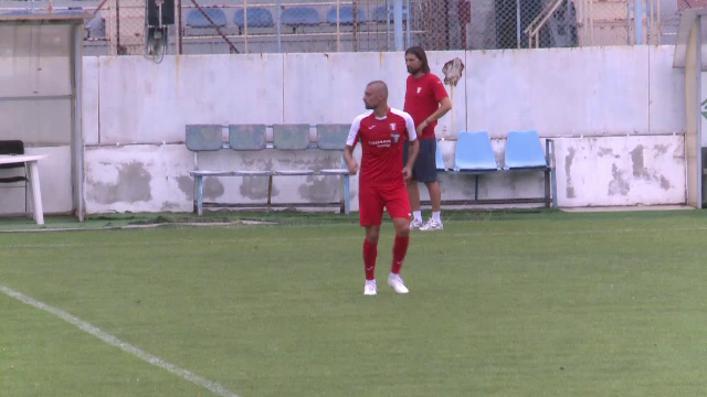 Gabi Tamas a venit cu STICLA DE APA in mana si a dat gol la primul meci: 