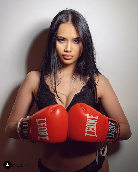 Jucatorul vandut de Juve cu 40 de milioane se iubeste cu o campioana de kickboxing din Thailanda. FOTO_41