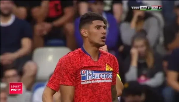 Lovitura libera Florinel Coman, mingea e deviata de zid in corner!