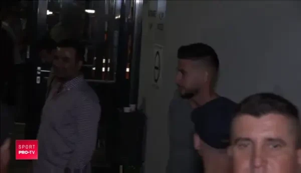 Arata-i un filmulet la leprele astea! :) Cum arata HAOSUL de la Dinamo! Ce le-au strigat fanii jucatorilor la iesirea din stadion