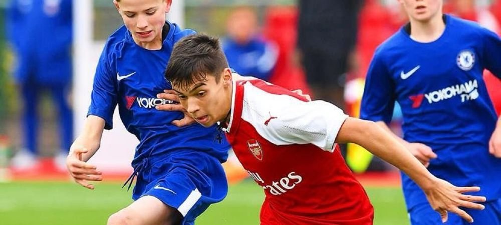 Debut incredibil pentru romanul de la Arsenal! A creat 3 goluri intr-o victorie la scor din Premier League U18! Ce le-a facut adversarilor