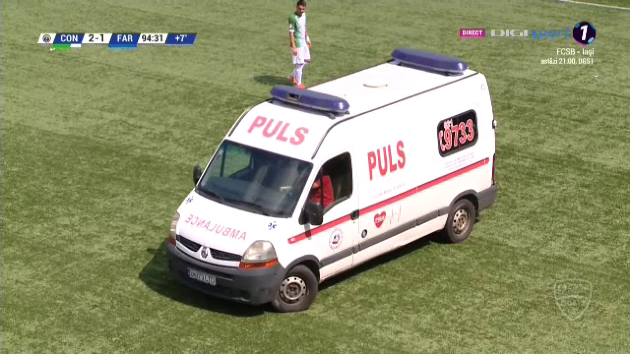 Liga a doua din Romania, scena celor mai nebune momente! Meciul Concordia - Farul a fost intrerupt dupa ce soferul A UITAT SALVAREA pe teren cu jucatorul inauntru! FOTO_4