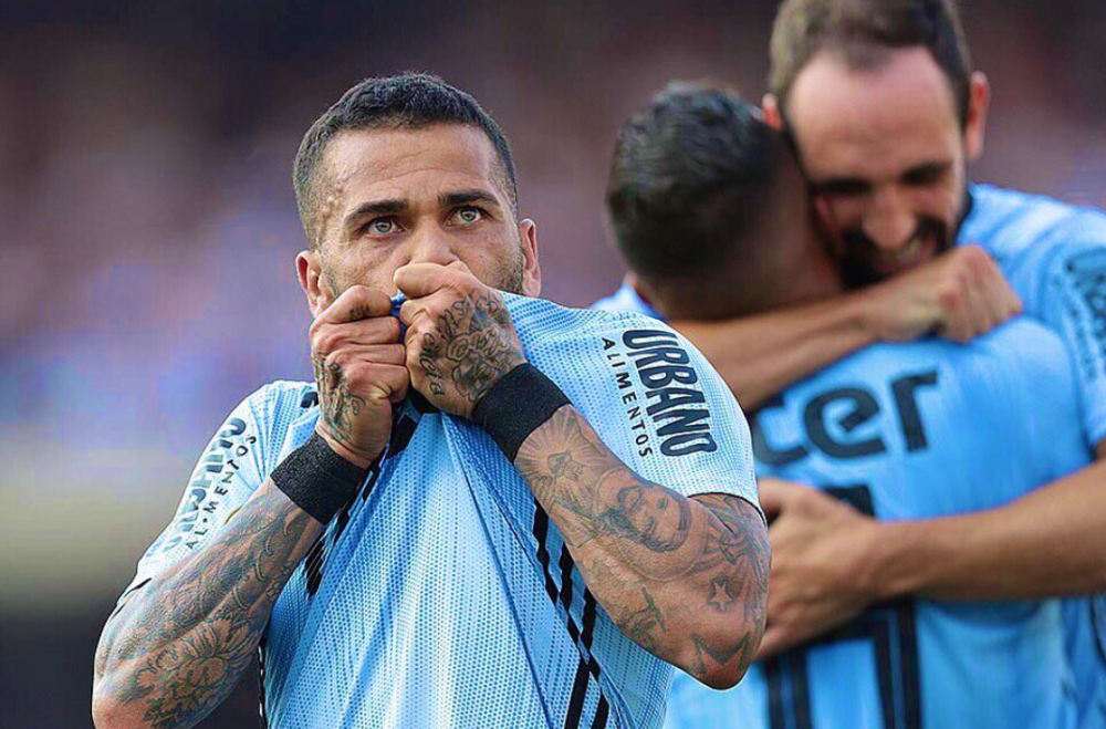 Dani Alves a dat gol la debutul in tricoul lui Sao Paolo si i-a innebunit pe brazilieni! La 36 de ani, Alves a ajuns sa fie ATACANT: VIDEO