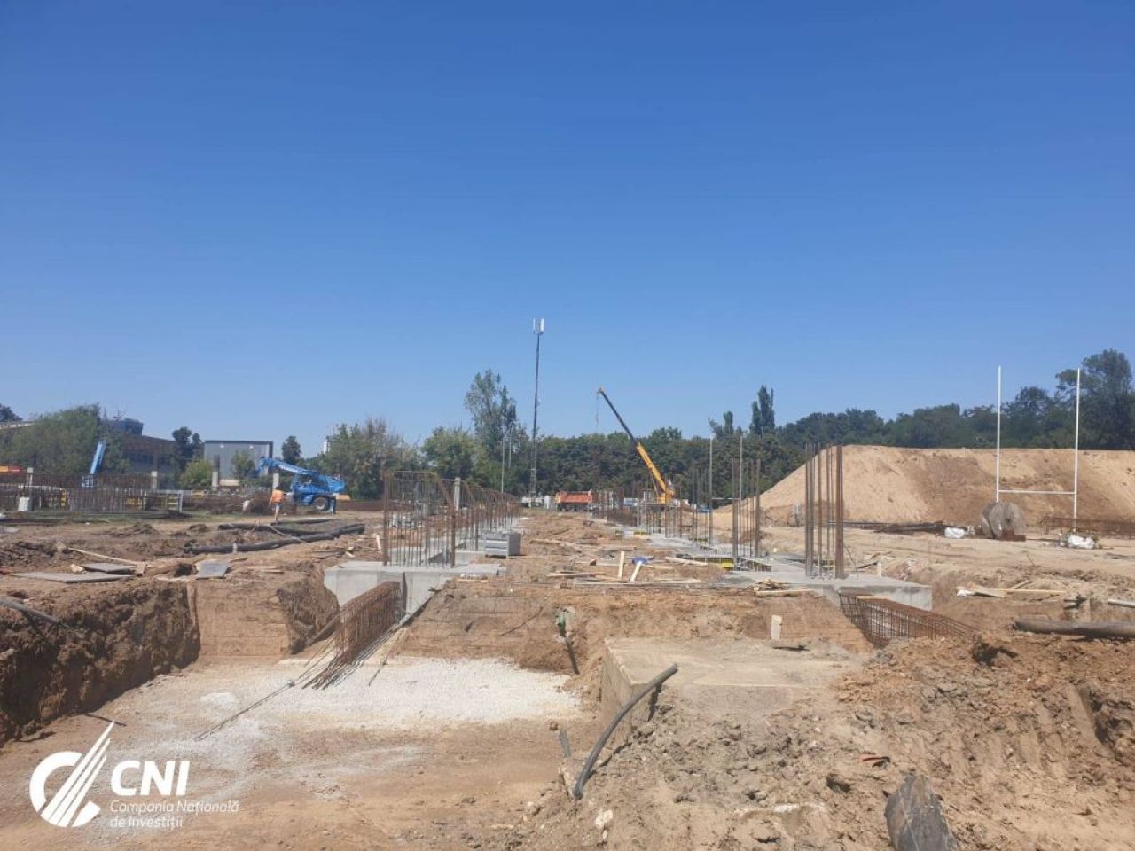 Creste de la zi la zi! Noi imagini cu stadionul din Ghencea, ale carui tribune au inceput deja sa se inalte! In Giulesti se lucreaza la fundatie: FOTO_1