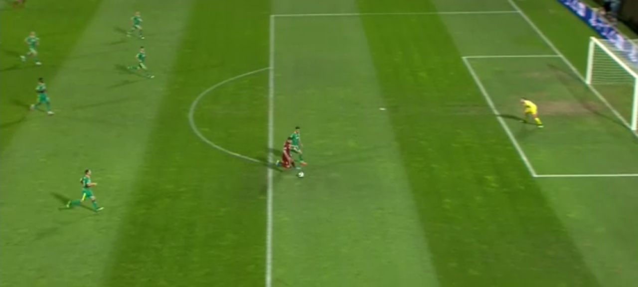 CFR CLUJ - SLAVIA PRAGA 0-1 | La un MIRACOL de grupele UEFA Champions League! Omrani a ratat un penalty, Stanciu a dat pasa decisiva la golul cehilor! Toate fazele partidei_3