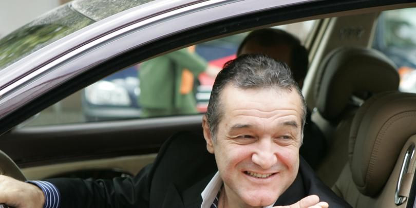 Gigi Becali, OPRIT DE POLITIE in timp ce vorbea la PRO X! Moment fabulos! Ce i-a spus agentului care l-a tras pe dreapta: VIDEO