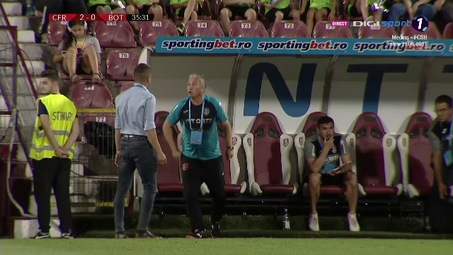 Petrescu, PUS CU MANA pe banca de BODYGUARDUL personal! :)) MOMENT FABULOS pe teren chiar inainte de gol