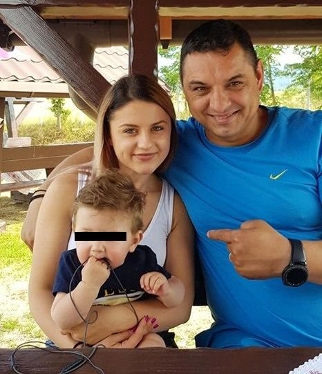 Ionel Ganea este bunic la 45 de ani. El ii spune nepotului 