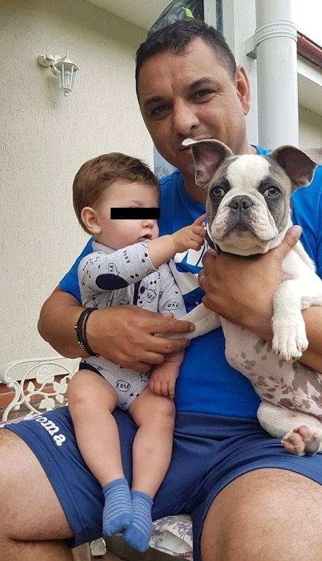 Ionel Ganea este bunic la 45 de ani. El ii spune nepotului 