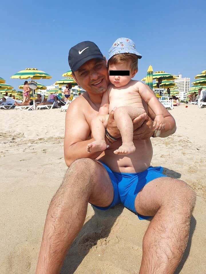 Ionel Ganea este bunic la 45 de ani. El ii spune nepotului 