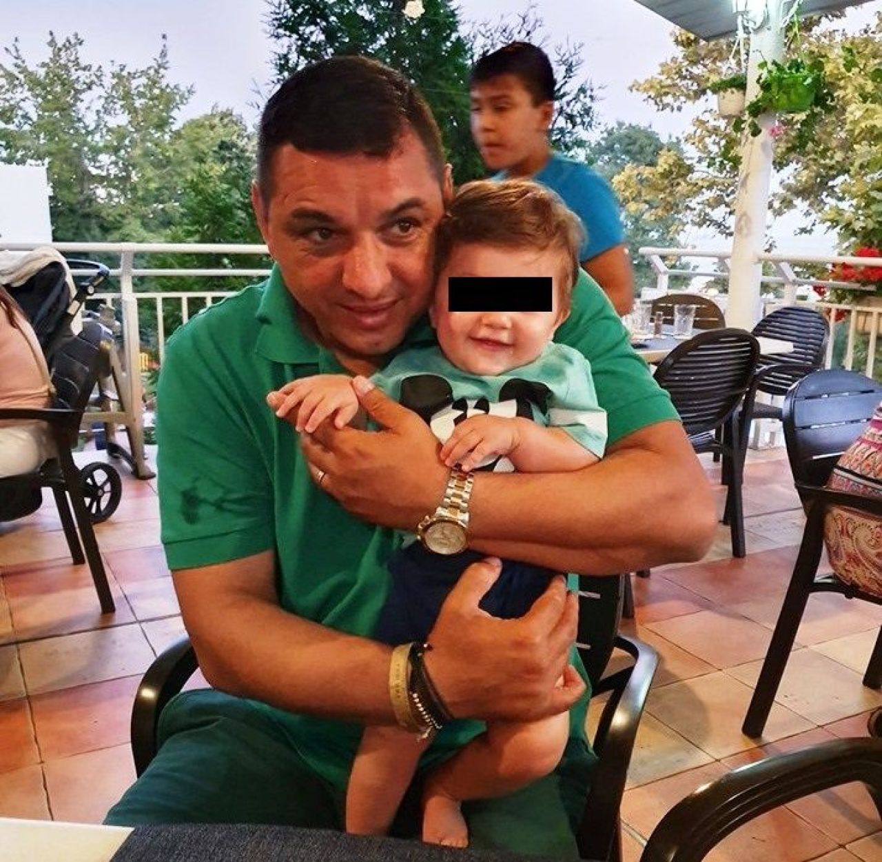 Ionel Ganea este bunic la 45 de ani. El ii spune nepotului