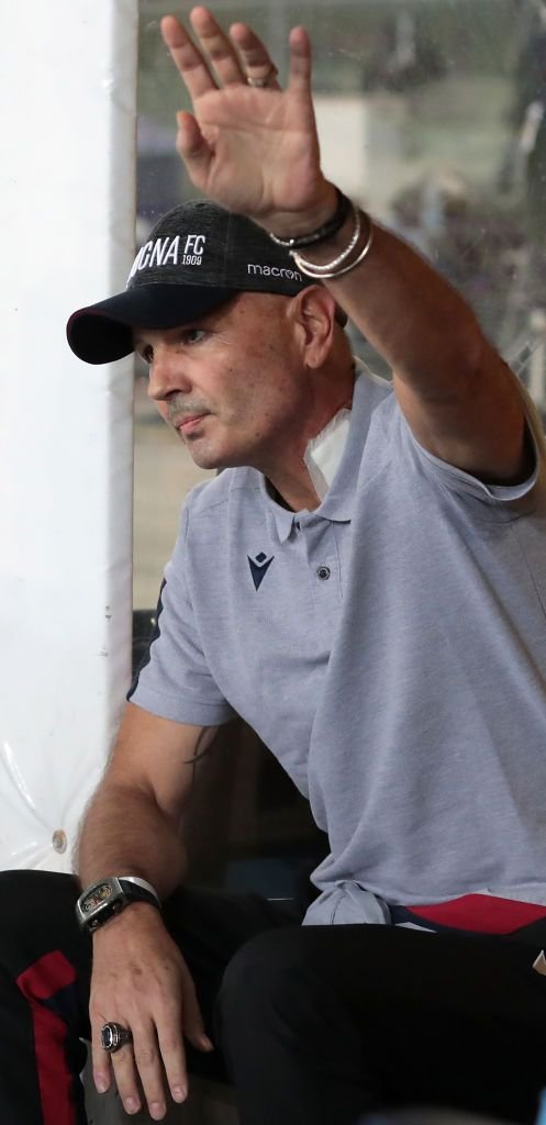 Imagini cutremuratoare: Sinisa Mihajlovic a iesit din spital dupa 40 zile de chimioterapie ca sa asiste la meciul cu Verona. FOTO_5