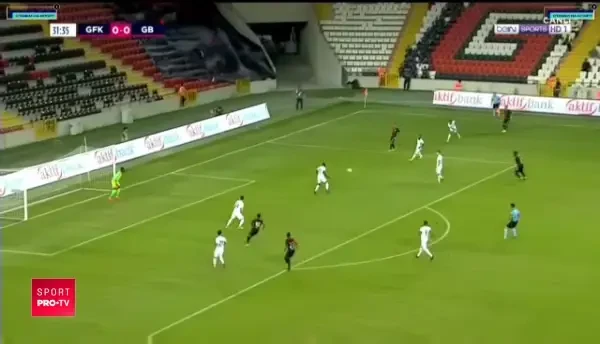 Momente incredibile pentru Sumudica in Turcia! Atacantul lui a marcat dupa o pasa de la adversar si a sarit in bratele lui Sumi