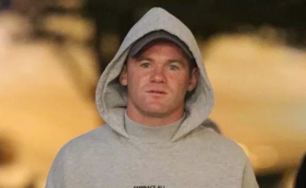 A incurcat-o! Rooney e la un pas de divort dupa ce paparazzi l-au surprins alaturi de o bruneta sexy la hotel, la 6 dimineata. VIDEO