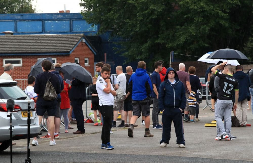 SOC in Anglia! Un club vechi de 134 de ani a fost desfiintat! Fanii au inceput sa planga in fata stadionului. FOTO_4