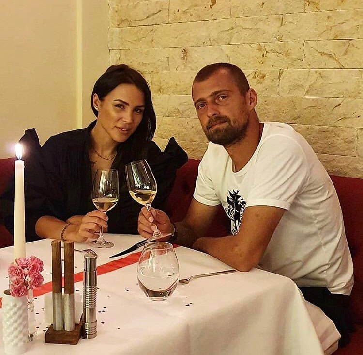 Sotia lui Gabi Tamas e 'beton'. Ioana e una dintre cele mai sexy sotii de fotbalisti din Romania. FOTO_11