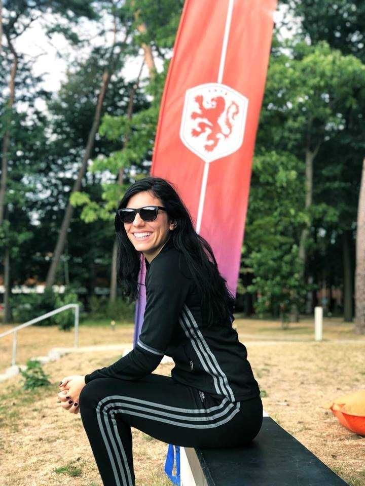 Burli's Angels: ajutoare de baza pentru seful FRF. :) Cine sunt cele mai frumoase angajate ale Federatiei_3