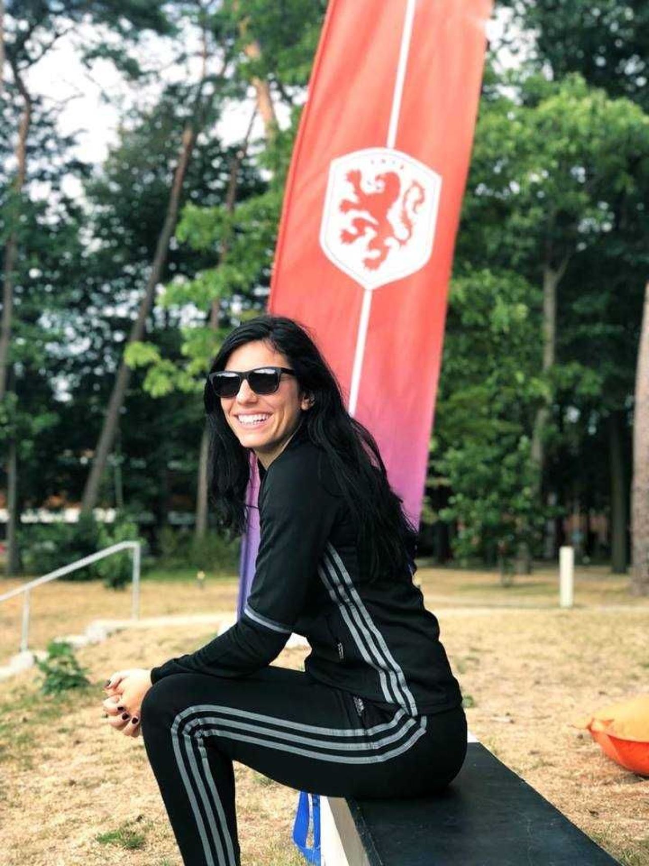 Burli's Angels: ajutoare de baza pentru seful FRF. :) Cine sunt cele mai frumoase angajate ale Federatiei_3