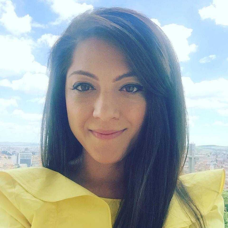Burli's Angels: ajutoare de baza pentru seful FRF. :) Cine sunt cele mai frumoase angajate ale Federatiei_7
