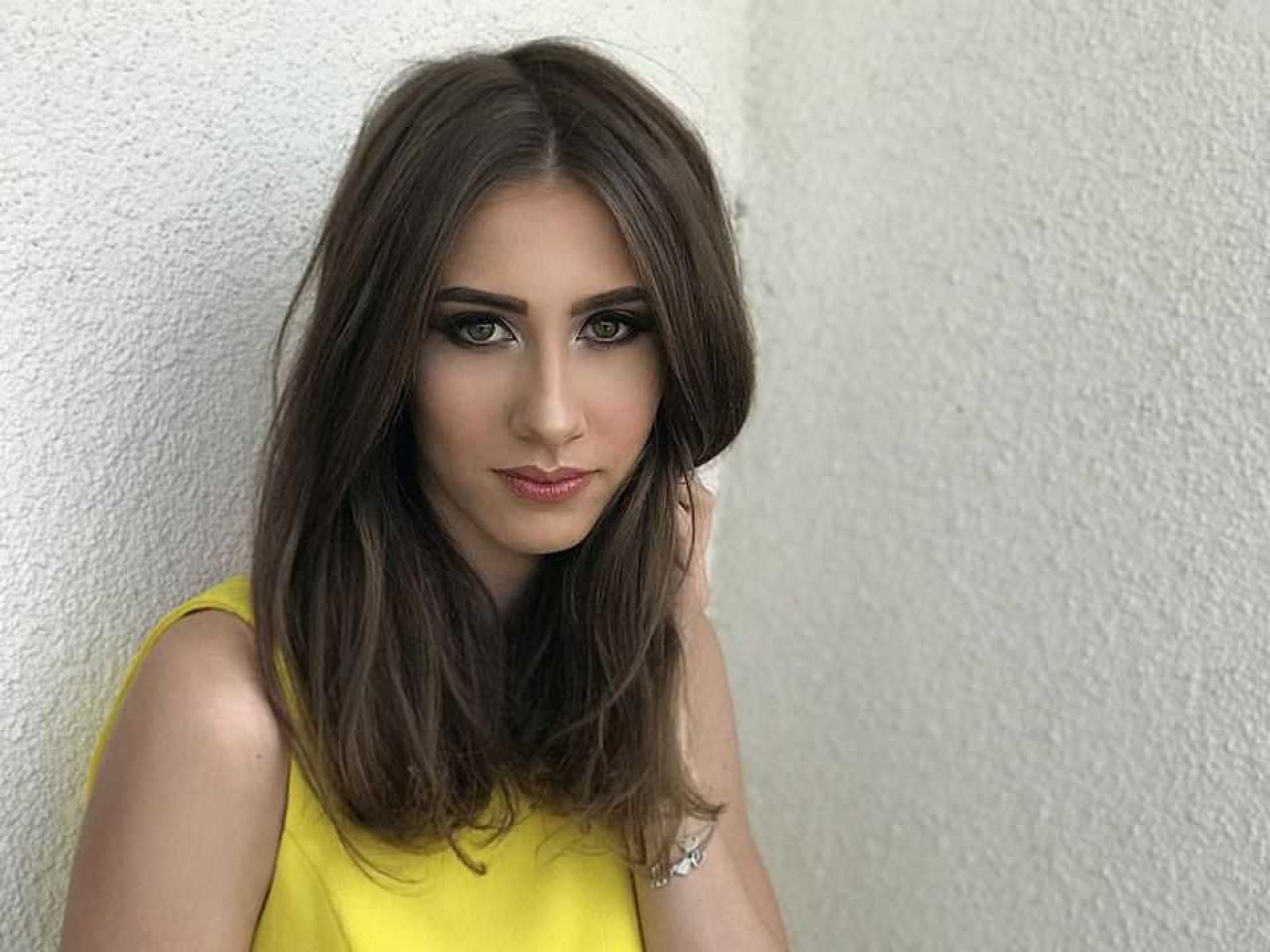 Burli's Angels: ajutoare de baza pentru seful FRF. :) Cine sunt cele mai frumoase angajate ale Federatiei_9