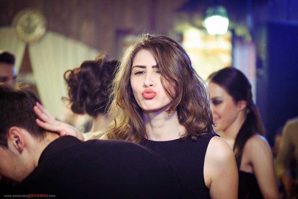 Burli's Angels: ajutoare de baza pentru seful FRF. :) Cine sunt cele mai frumoase angajate ale Federatiei_14