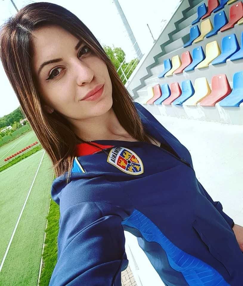Burli's Angels: ajutoare de baza pentru seful FRF. :) Cine sunt cele mai frumoase angajate ale Federatiei_16