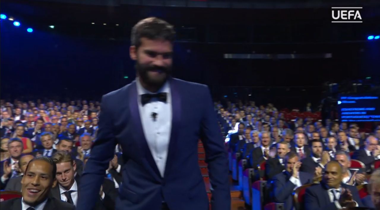 Doua Barcelona, doua Liverpool! Messi, ATACANTUL ANULUI! Van Dijk, Alisson si De Jong sunt cei mai tari DIN EUROPA pe posturile lor! Van Dijk, fotbalistul anului!_2