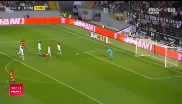 TANASE CERE PENALTY in Guimaraes - FCSB, dar nu primeste nimic. Faza controversata: VIDEO