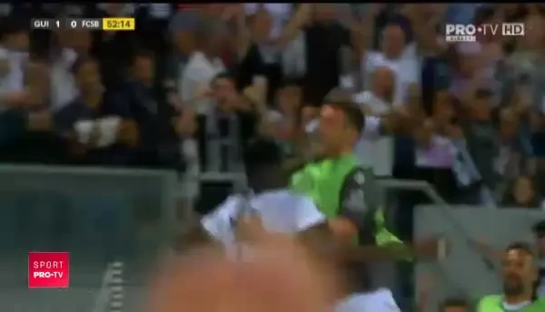 GOL VITORIA GUIMARAES: Tapsoba inscrie din penalty in meciul cu FCSB apoi face un gest uluitor