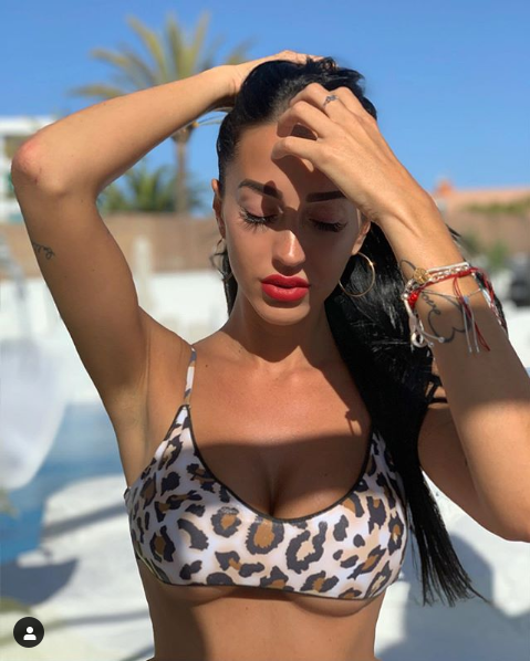 Si-a facut tatuaj cu iubitul fotbalist, dar a fost parasita: 