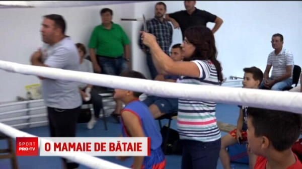 Singura fata care boxeaza la Petrolul o are pe bunica sefa de galerie! E incurajata de toata familia in ring!