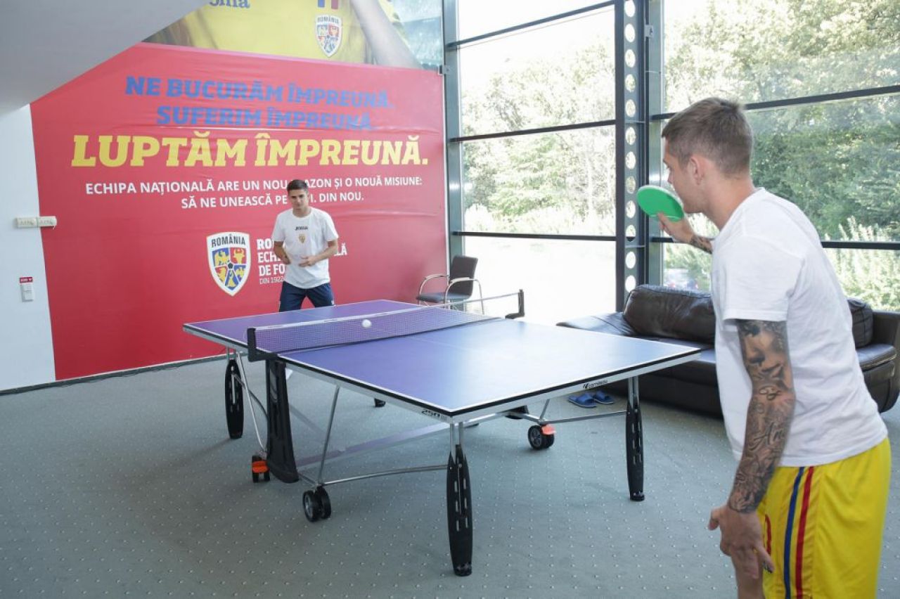 ROMANIA - SPANIA, joi, 21:45 la PRO TV | Cum se relaxeaza tricolorii inainte de meciul cu Spania! Duel tare intre Nedelcearu si Anton_1