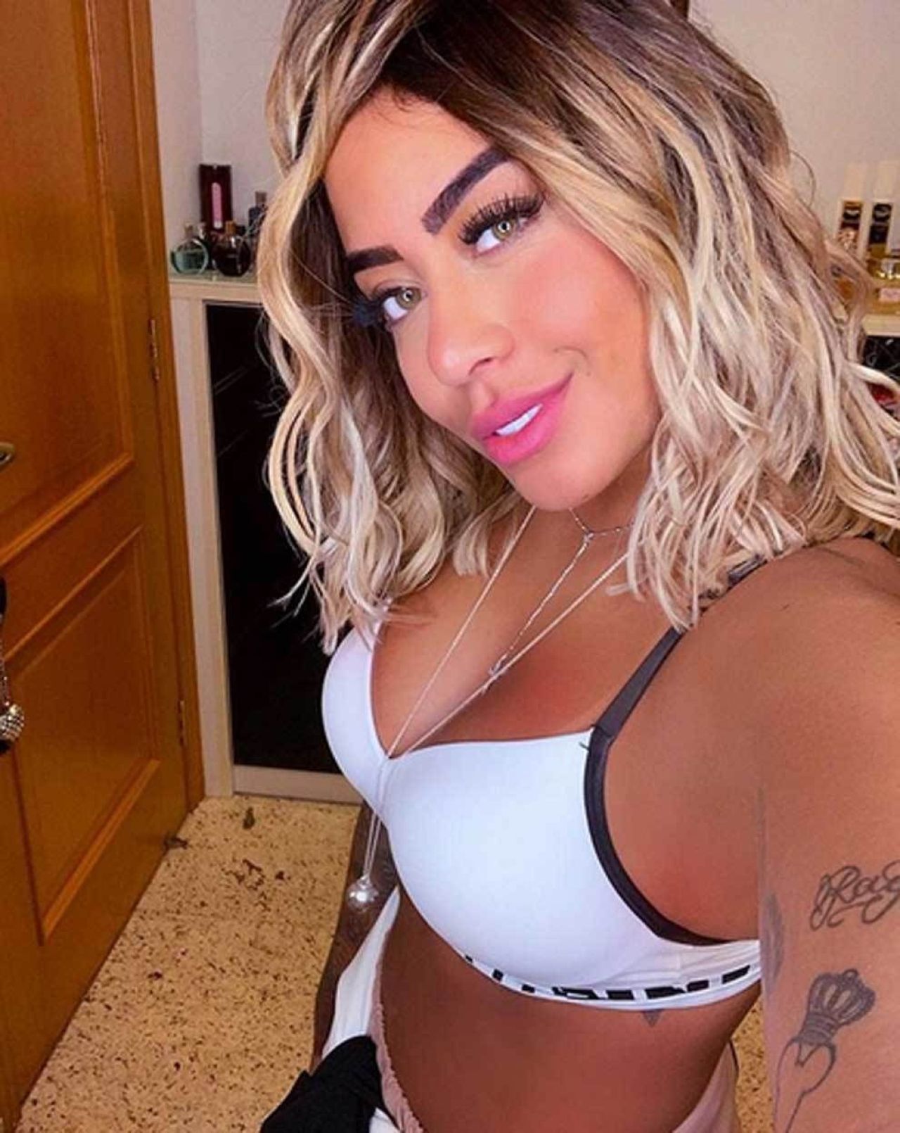 GALERIE FOTO | Imagini incendiare cu sora lui Neymar care este cuplata cu un jucator al lui Inter Milano_4