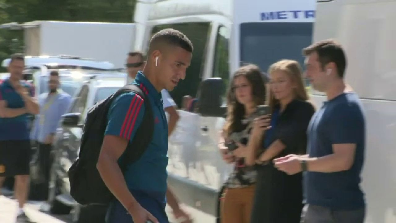 Nationala de 1 MILIARD a Spaniei a ajuns la Bucuresti, pe aeroportul Baneasa! Galerie FOTO_2