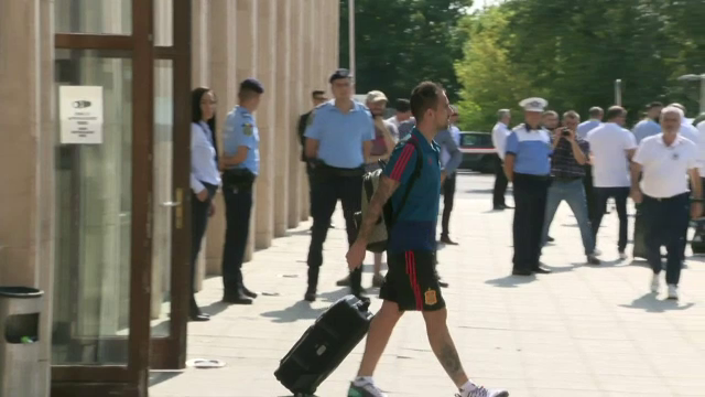 Nationala de 1 MILIARD a Spaniei a ajuns la Bucuresti, pe aeroportul Baneasa! Galerie FOTO_5