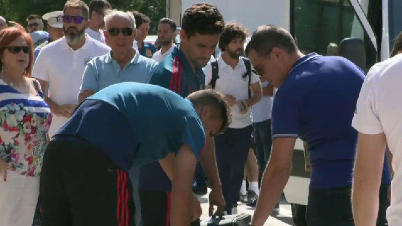Nationala de 1 MILIARD a Spaniei a ajuns la Bucuresti, pe aeroportul Baneasa! Galerie FOTO_13