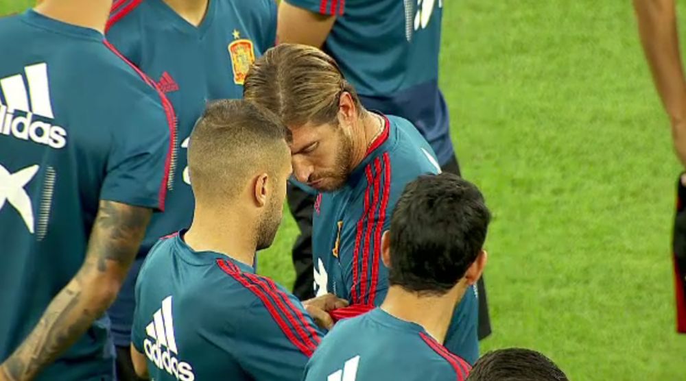 Sergio Ramos a facut spectacol la antrenamentul Spaniei de pe National Arena! Tatuajul care a furat toate privirile. GALERIE FOTO_3