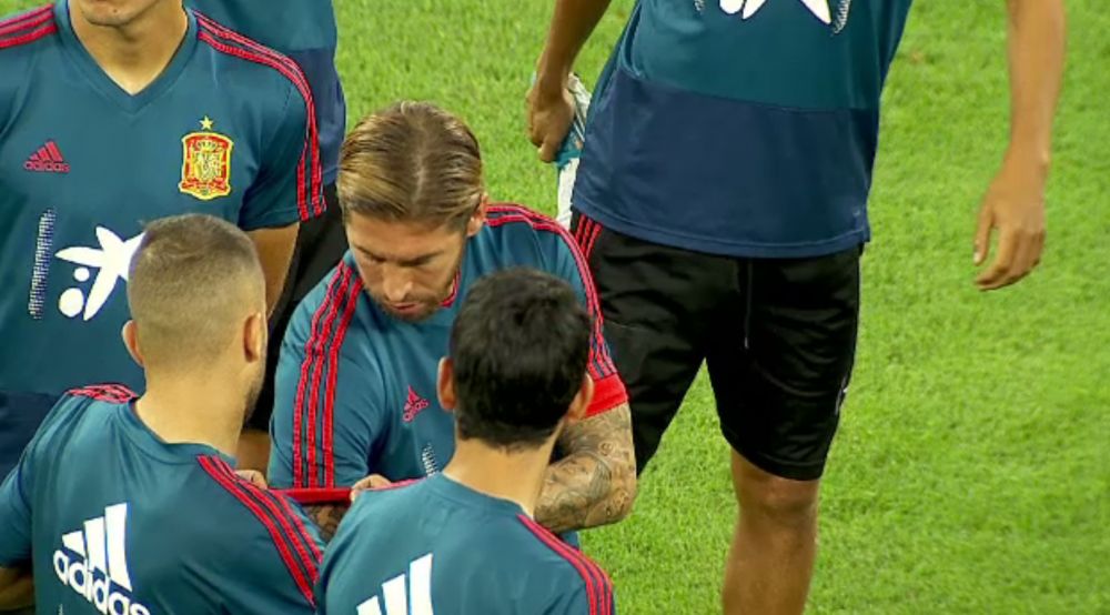 Sergio Ramos a facut spectacol la antrenamentul Spaniei de pe National Arena! Tatuajul care a furat toate privirile. GALERIE FOTO_4