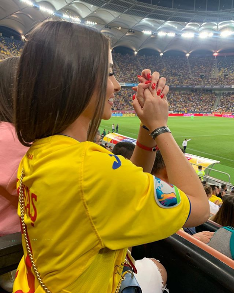 Sustinere de LUX pentru George Puscas pe National Arena! Cat de frumoasa e iubita bombardierului de la nationala. FOTO