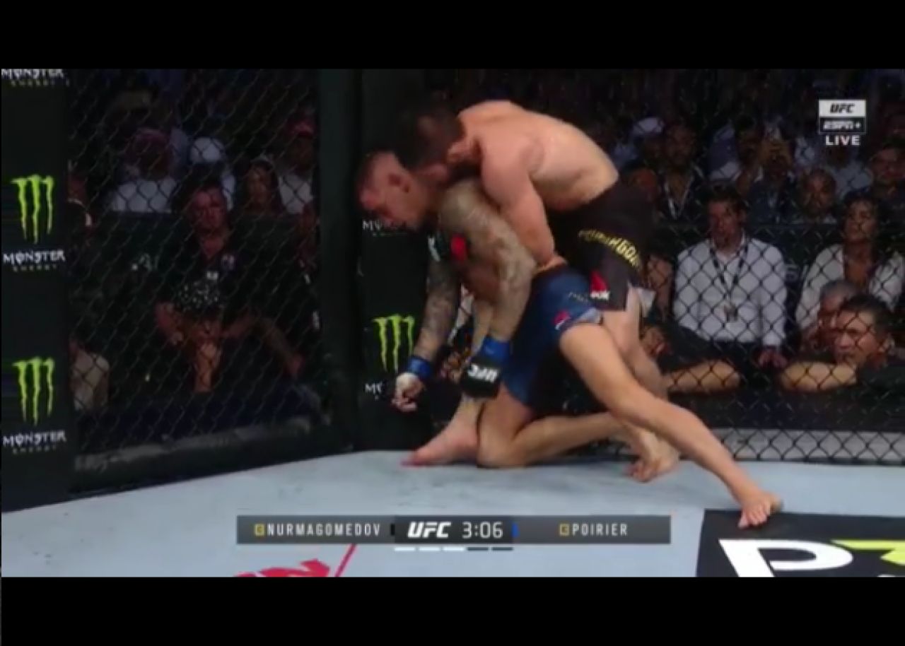 Khabib Nurmagomedov l-a DISTRUS pe Dustin Poirier in primul meci dupa lupta cu Conor McGregor. KO in runda 3_7