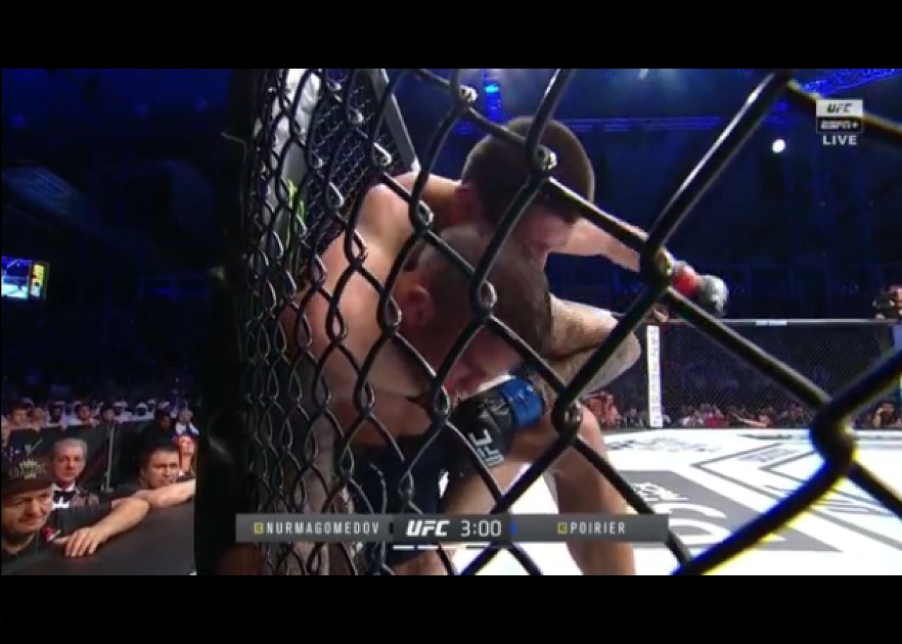 Khabib Nurmagomedov l-a DISTRUS pe Dustin Poirier in primul meci dupa lupta cu Conor McGregor. KO in runda 3_9