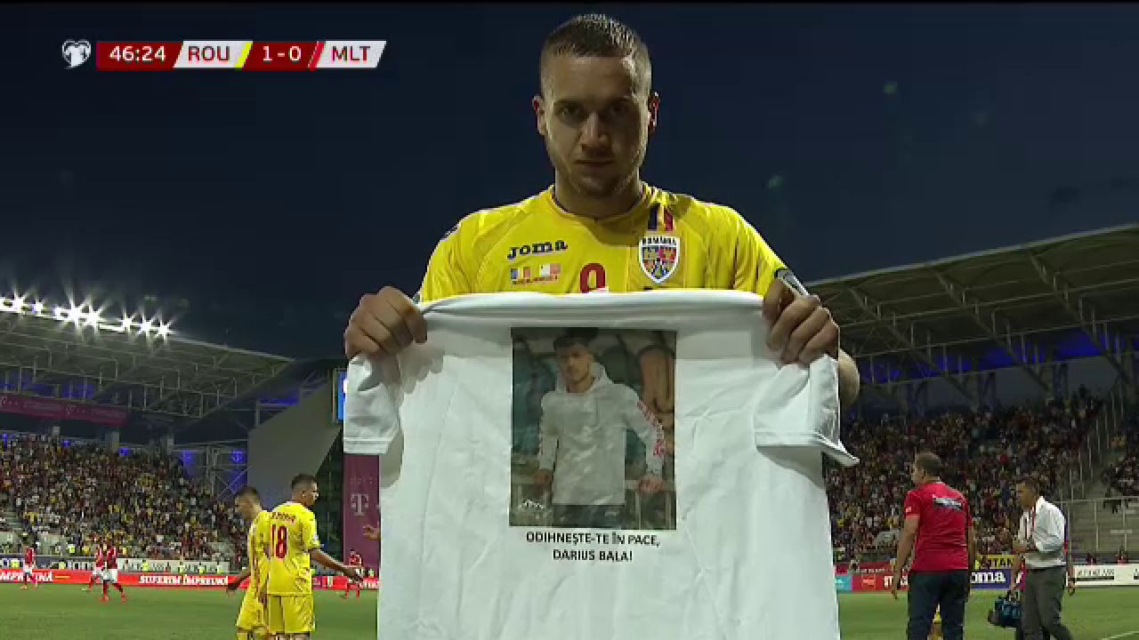 ROMANIA - MALTA: Cui i-a dedicat George Puscas golul! Atacantul a luat un tricou si l-a aratat catre camera! FOTO_7