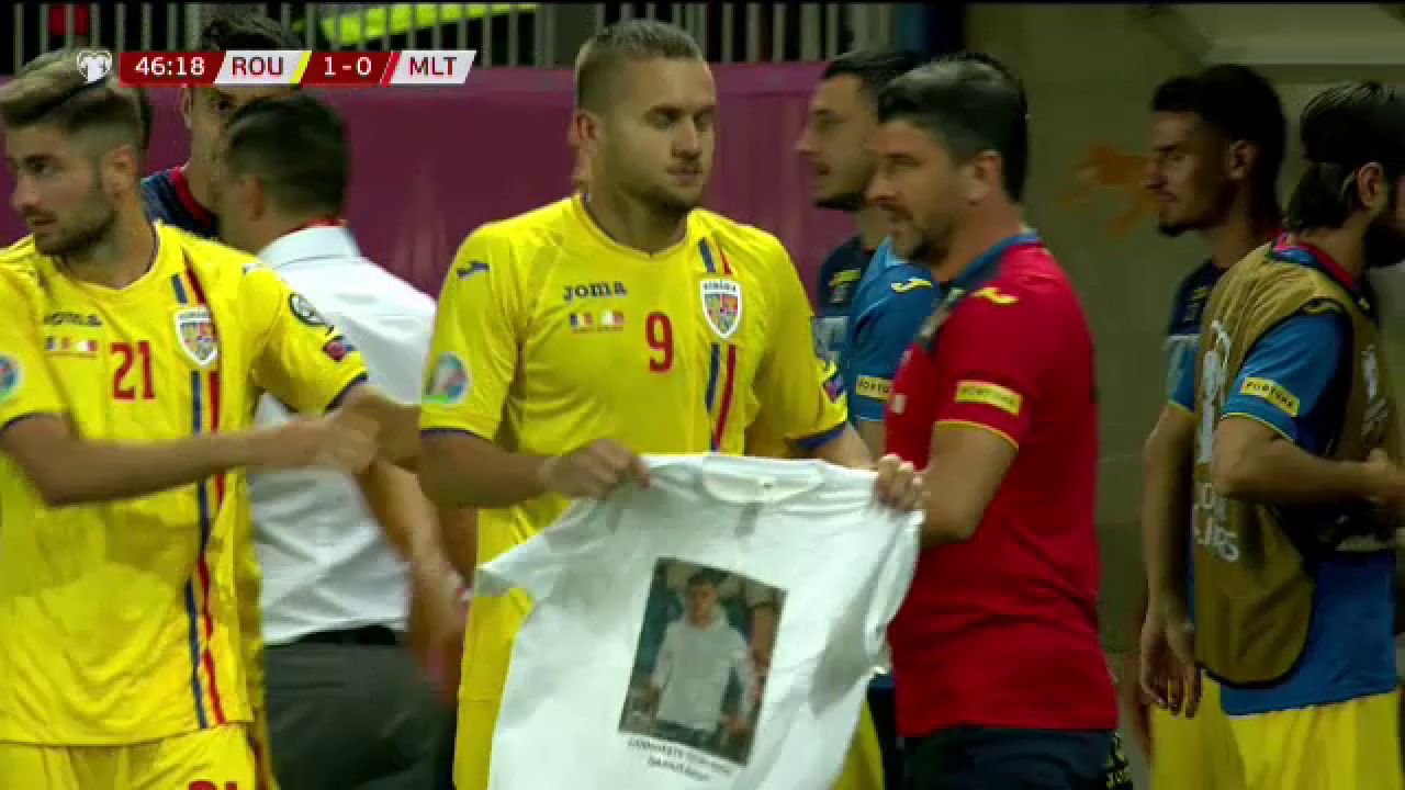 ROMANIA - MALTA: Cui i-a dedicat George Puscas golul! Atacantul a luat un tricou si l-a aratat catre camera! FOTO_11