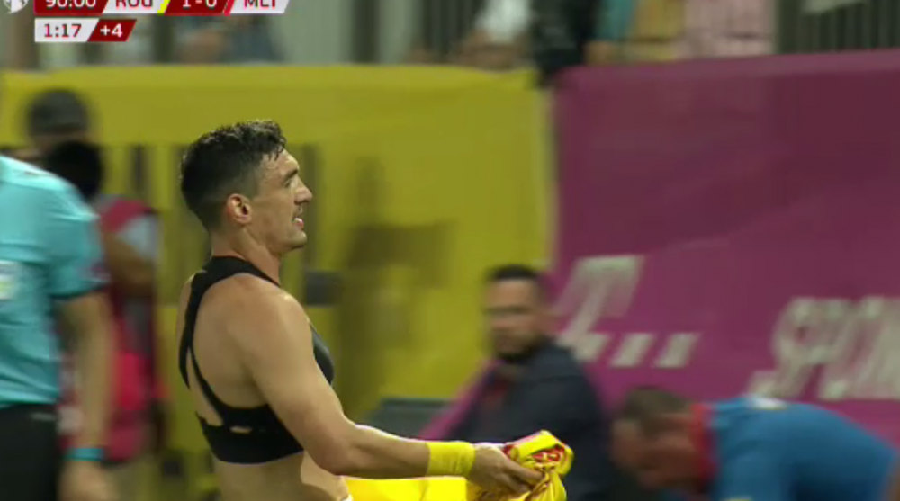 ROMANIA - MALTA 1-0 | IMAGINI INCREDIBILE! Cum arata tricoul lui Keseru la finalul partidei! Maltezii l-au sfasiat in direct_3