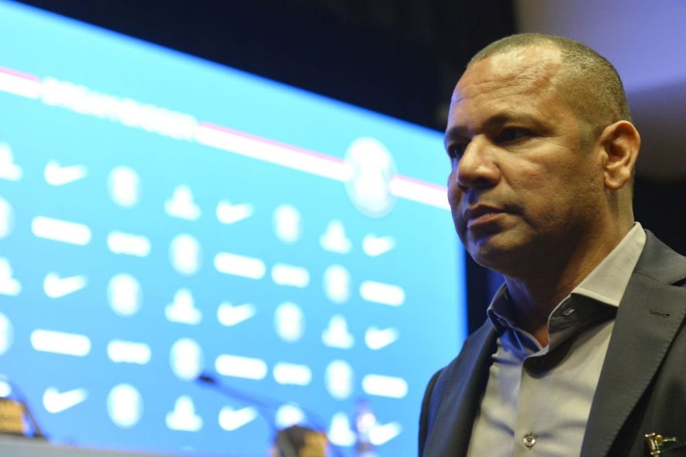 Neymar s-a emotionat cand a fost intrebat de prietenii sai de la Barcelona daca vrea sa se intoarca . Ce spune tatal brazilianului despre transferul esuat