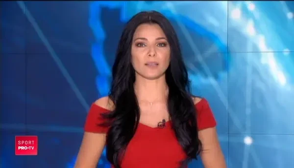 ULUITOR! Toata lumea a crezut ca e copil atunci cand l-au vazut! Cati ani are de fapt cel care a fost surprins fumand pe stadion la un meci din Turcia