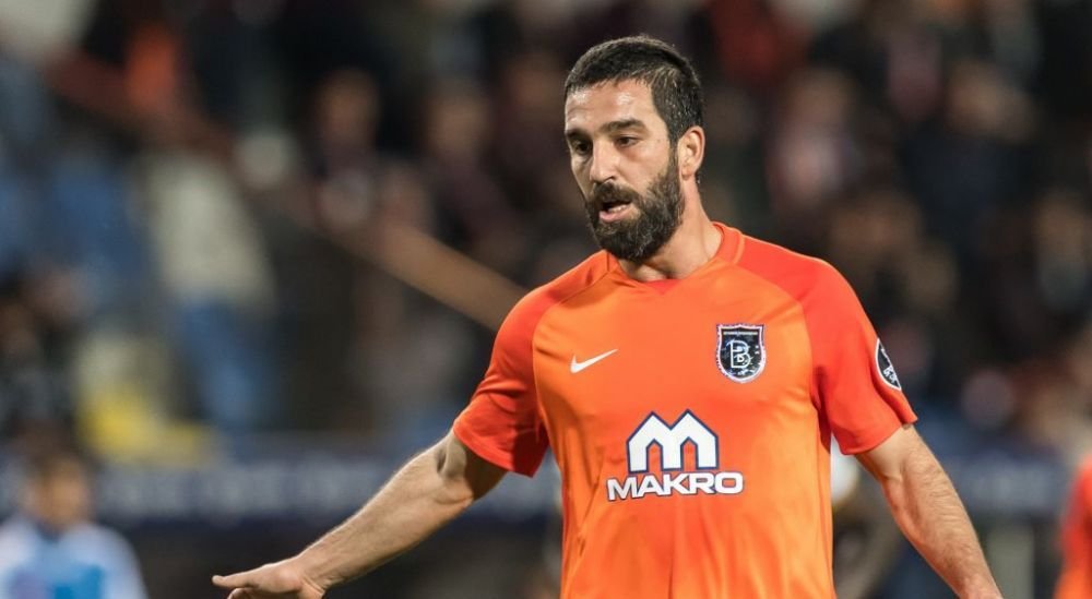 BREAKING NEWS | Arda Turan, condamnat la inchisoare! Fotbalistul a agresat un cantaret turc si pe sotia acestuia intr-un club de noapte