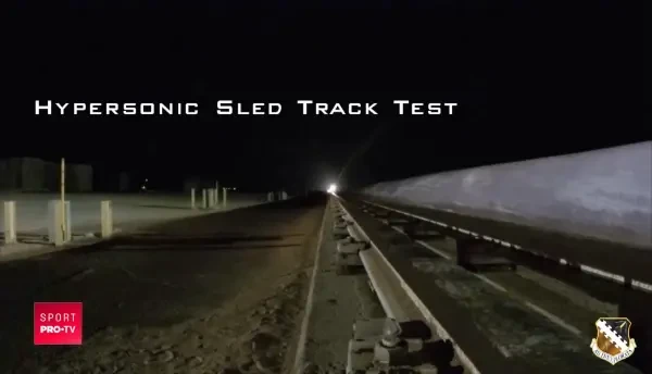 Ce se intampla cu un vechicul care circula cu 10.000 KM/H. Momentul a fost surprins pe camera. VIDEO