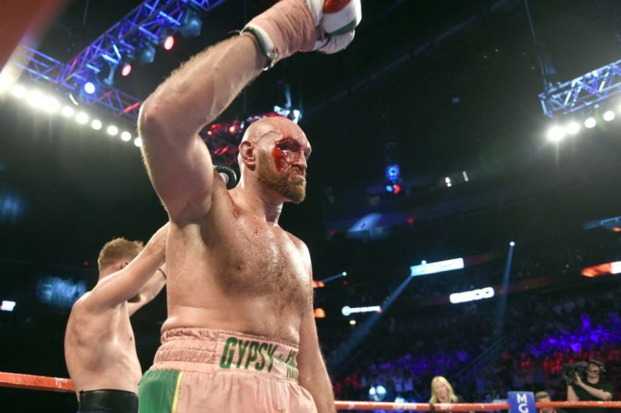 Tyson Fury, meci ULUITOR: si-a invins adversarul cu fata plina de sange si a fost dus la spital. FOTO_1