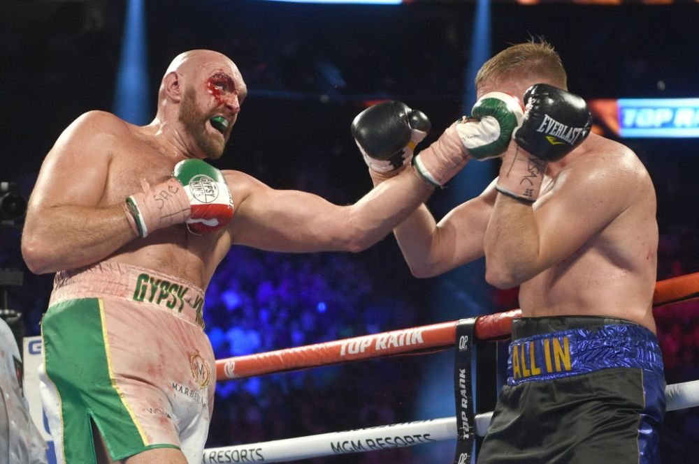 Tyson Fury, meci ULUITOR: si-a invins adversarul cu fata plina de sange si a fost dus la spital. FOTO_3